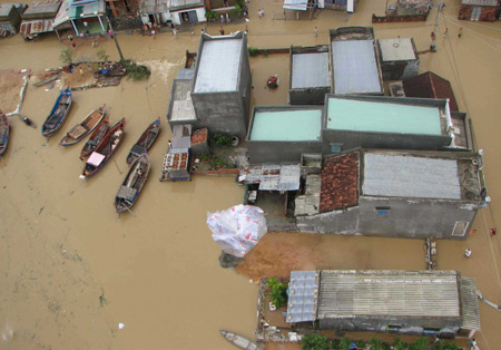 ລັດຖະບານໜູນຊ່ວຍ 4 ແຂວງພາກກາງ  ແກ້ໄຂຜົນຮ້າຍຢ້ອນຫຼັງ ຈາກໄພນ້ຳຖ້ວມ